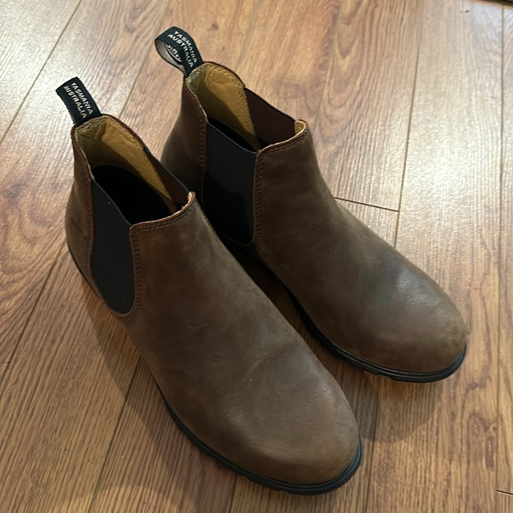 Blundstone heeled Chelsea boots